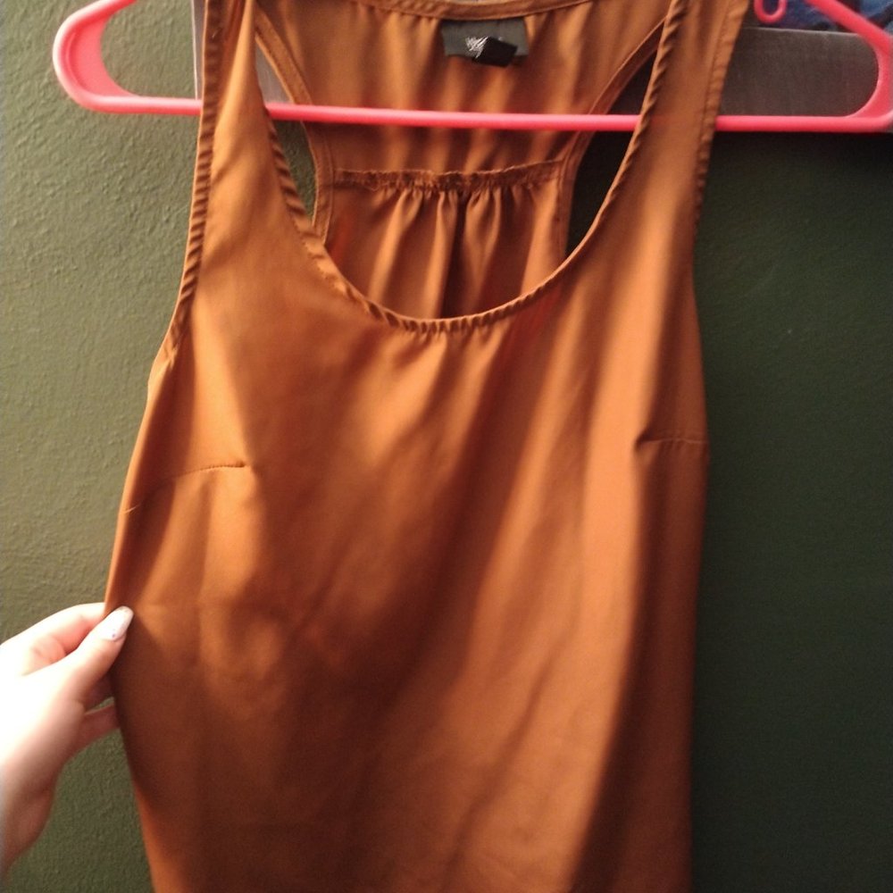 brown tank top!
